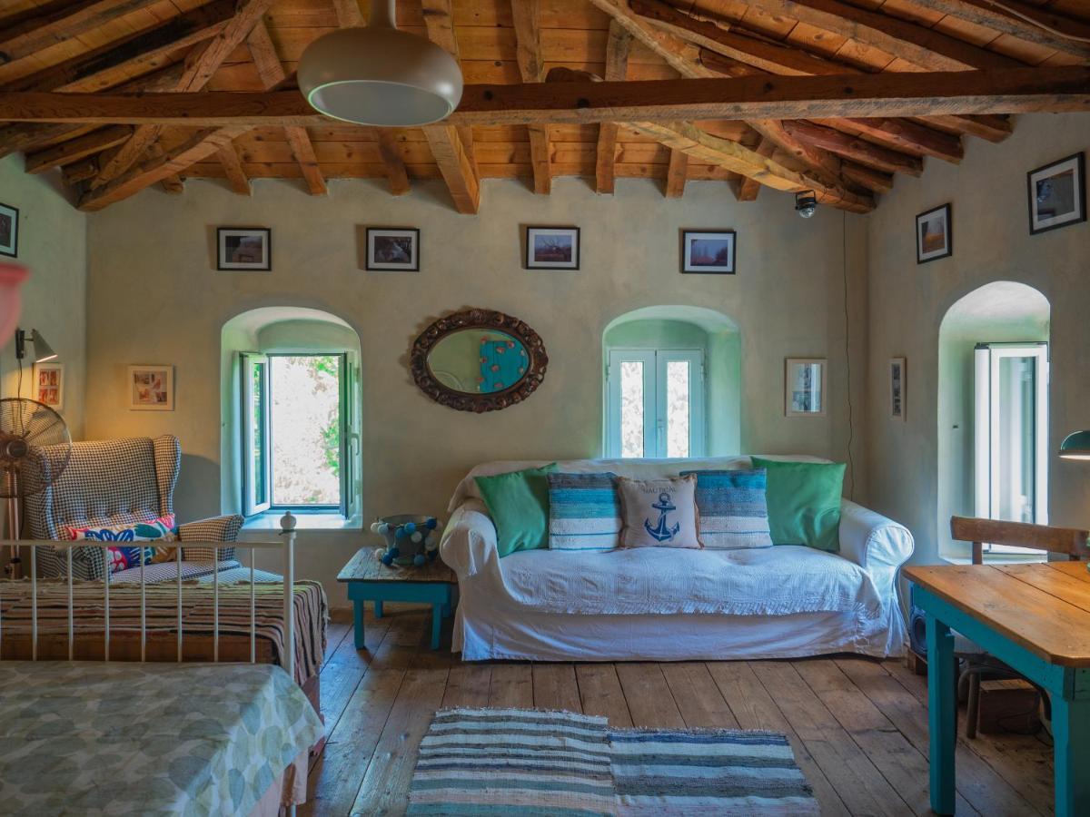 Vintage Stone-Built Country Cottage In Richea Kouloureika Exterior photo